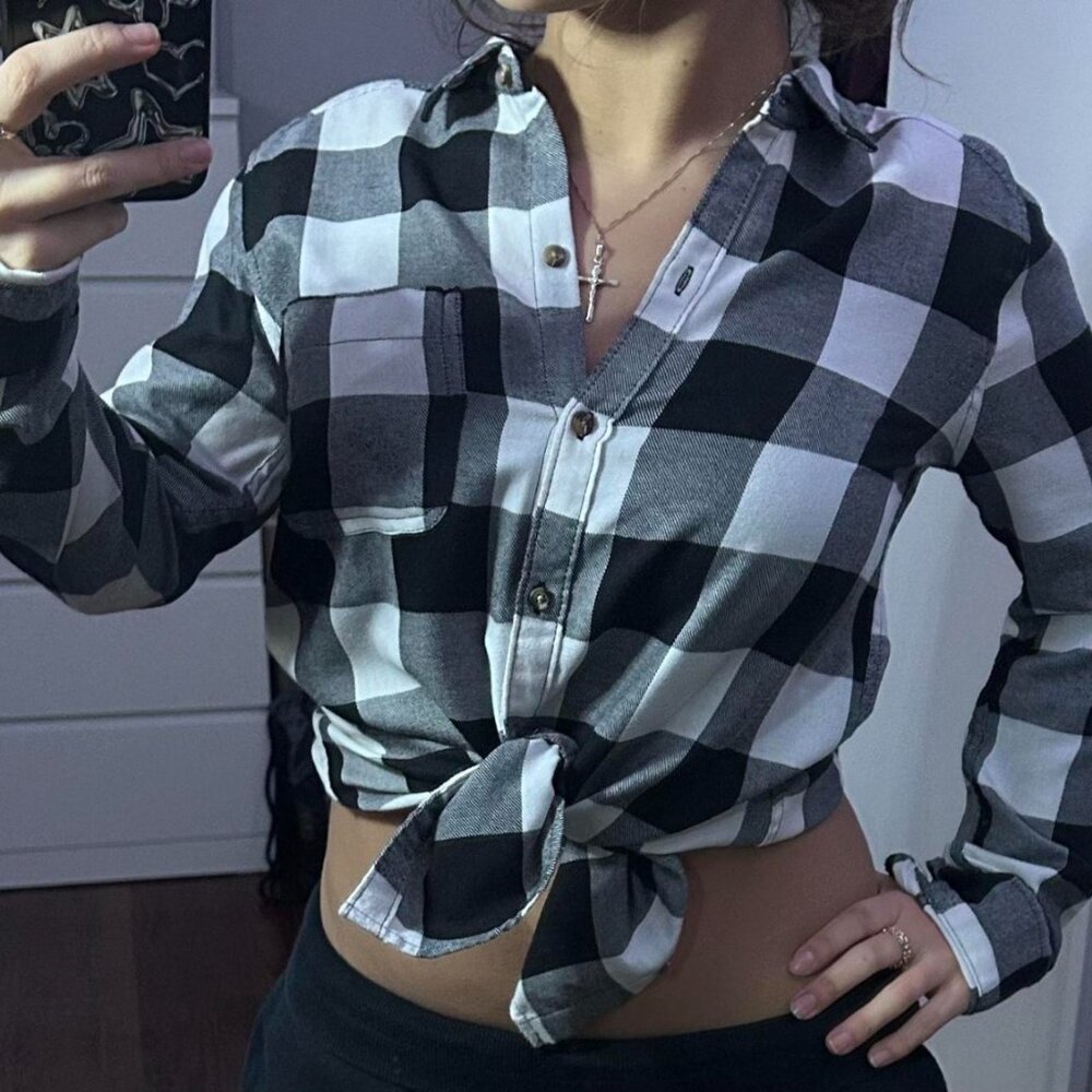 Hollister Black & white plaid button-up shirt